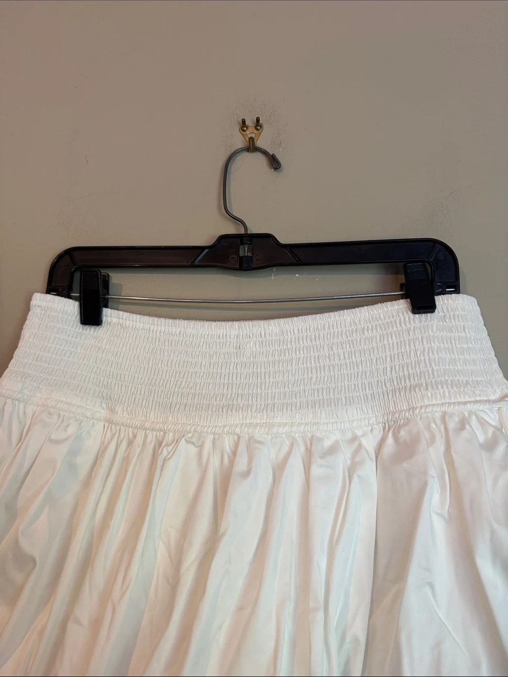 NWOT- BP Bubble Hem Mini Skirt, White, size large